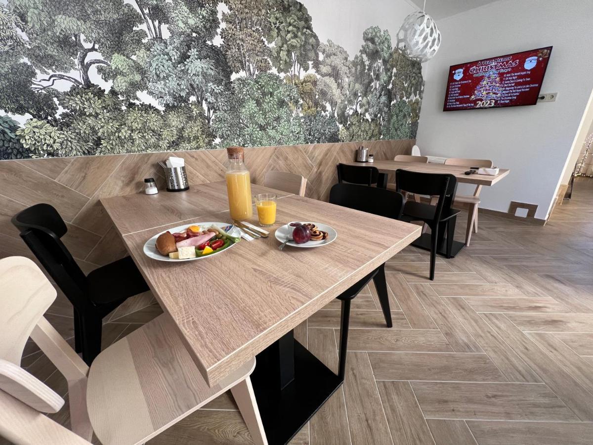 H11 Rooms Естергом Екстериор снимка